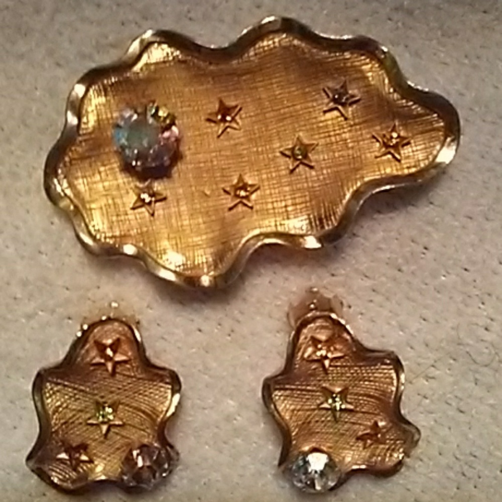 Vintage signed Kramer brooch and earrings.